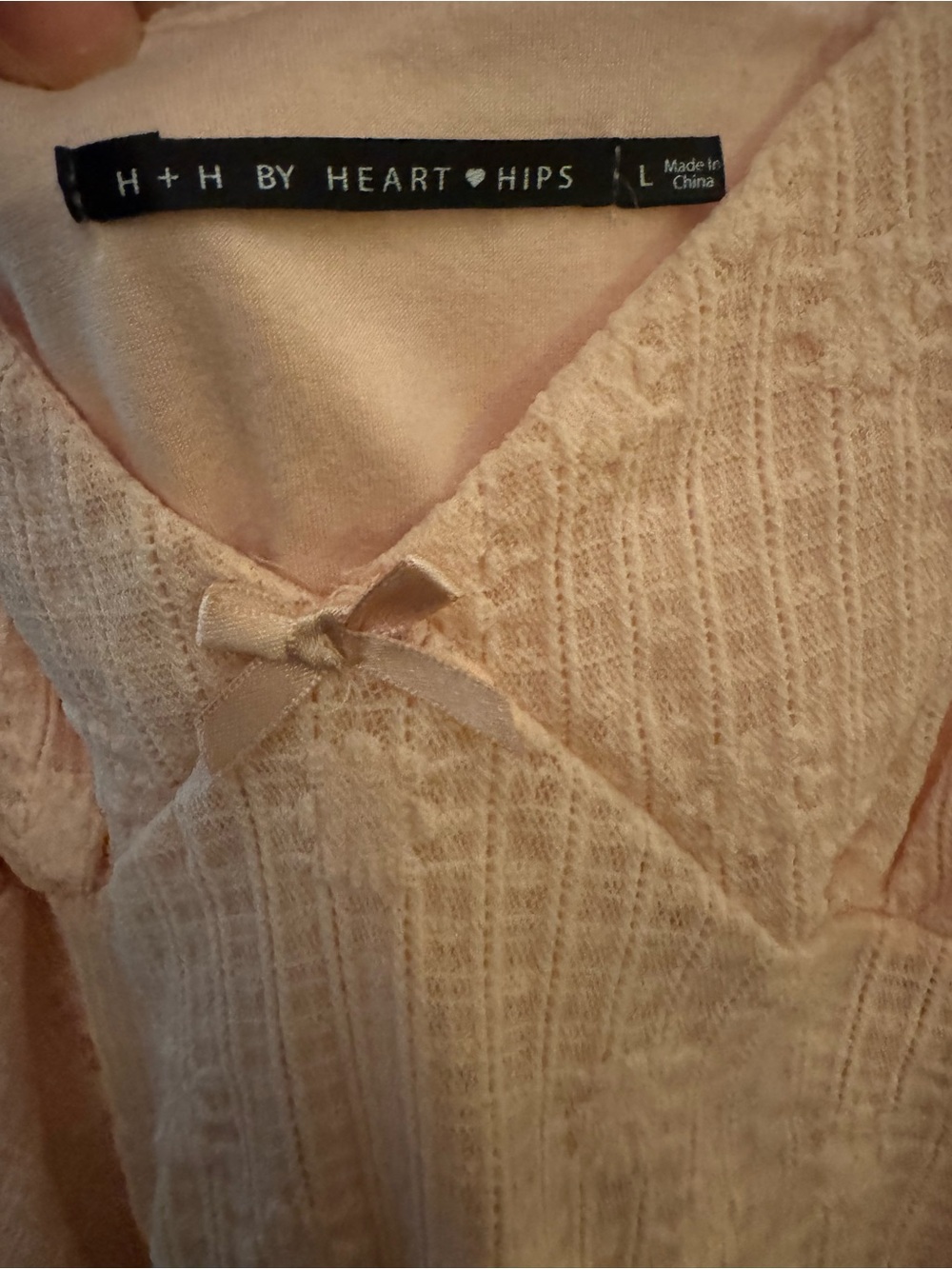 H+H By Heart & Hips Peach Textured V-Neck Top - Picture 2 of 5